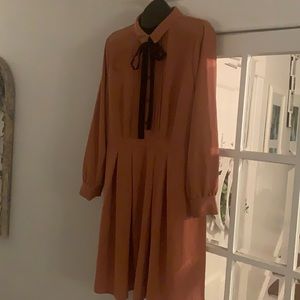 Dress with tie detial